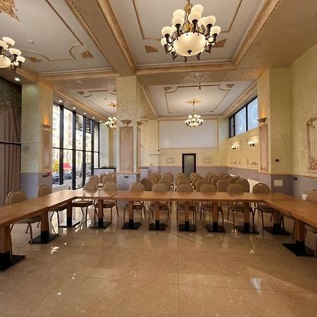 Hotel Ildis ยาช ภายนอก รูปภาพ
