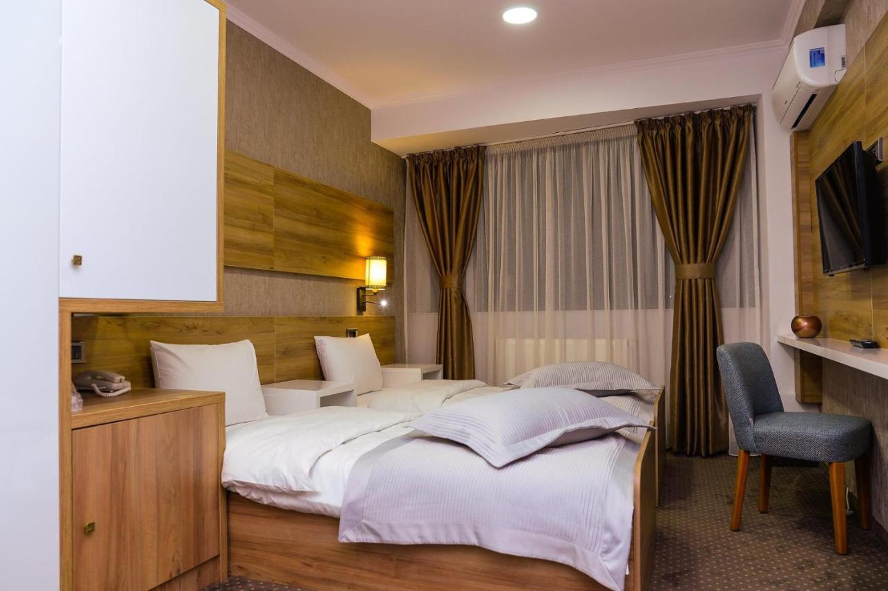 Hotel Ildis ยาช ภายนอก รูปภาพ