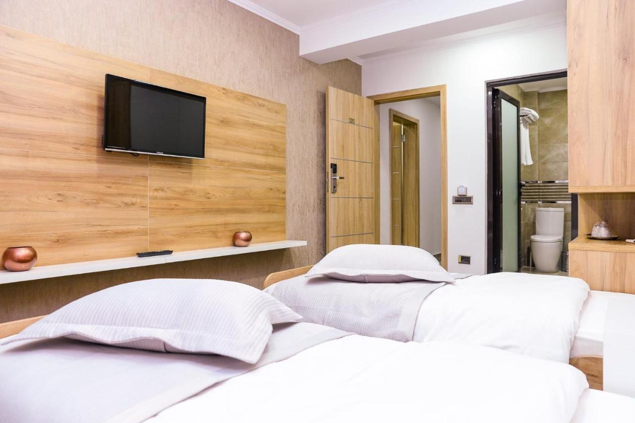 Hotel Ildis ยาช ภายนอก รูปภาพ