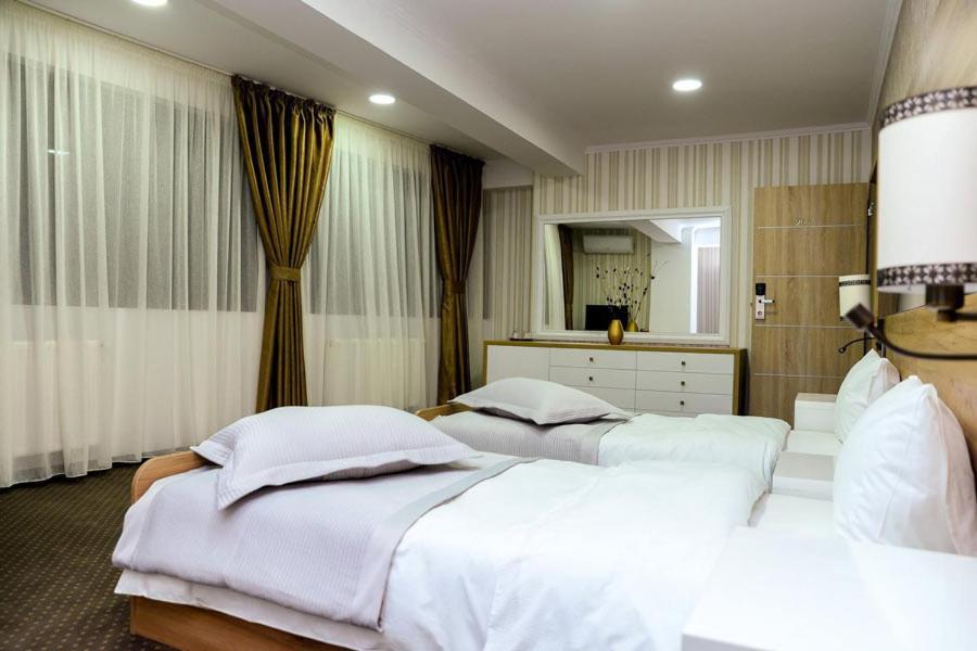 Hotel Ildis ยาช ภายนอก รูปภาพ