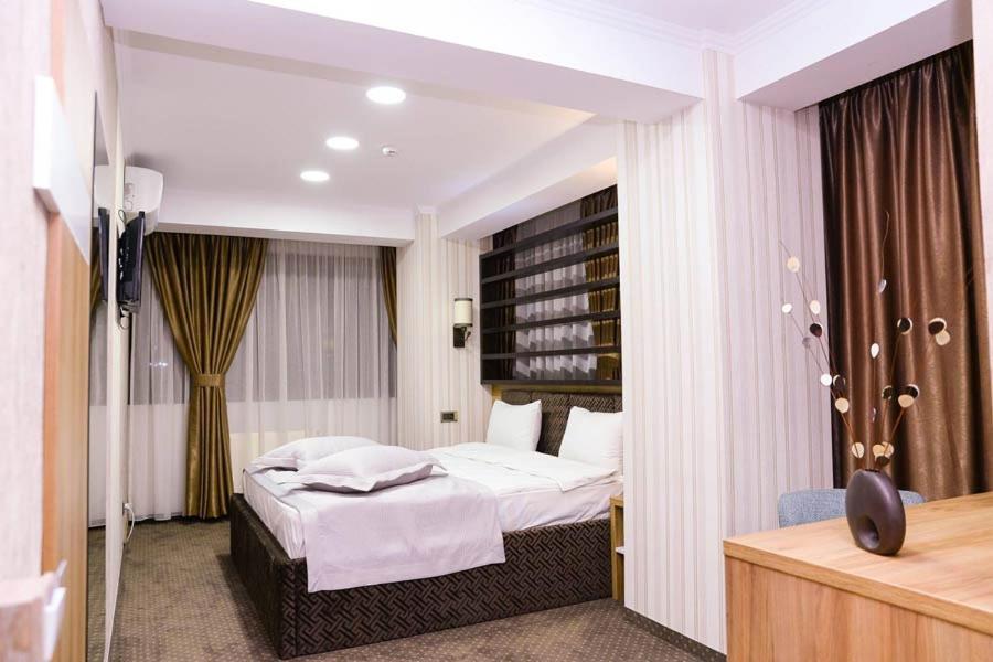 Hotel Ildis ยาช ภายนอก รูปภาพ