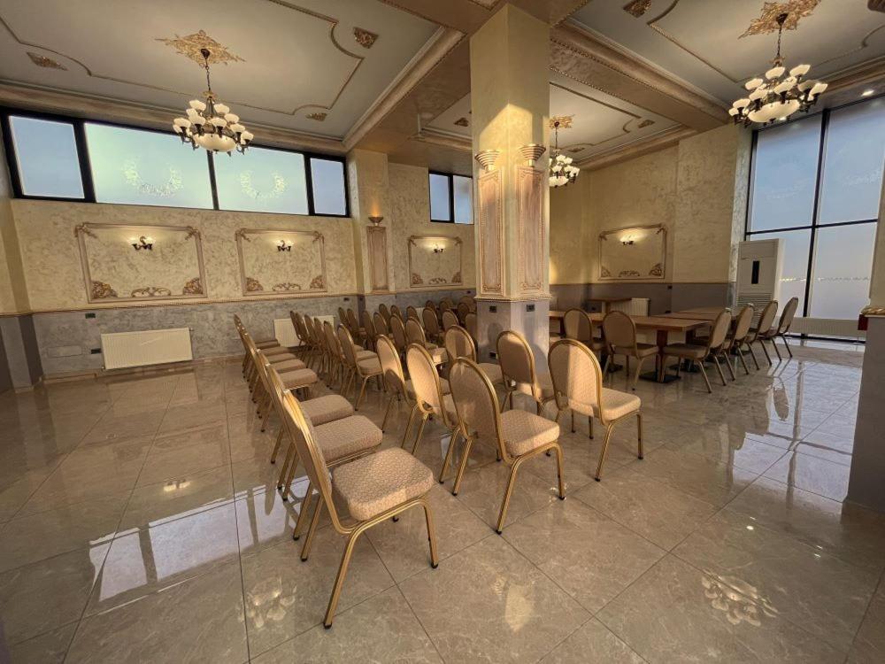 Hotel Ildis ยาช ภายนอก รูปภาพ