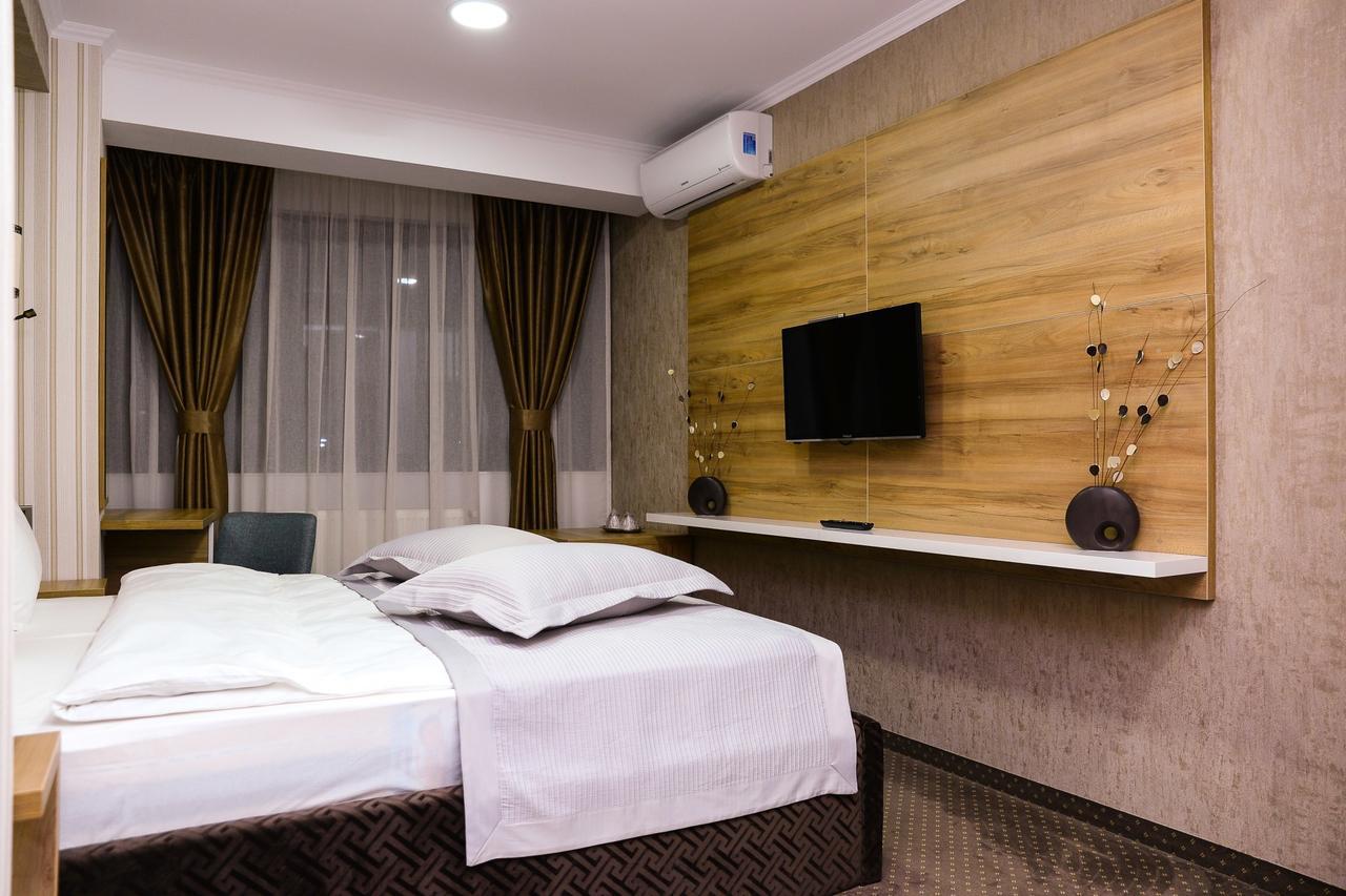 Hotel Ildis ยาช ภายนอก รูปภาพ