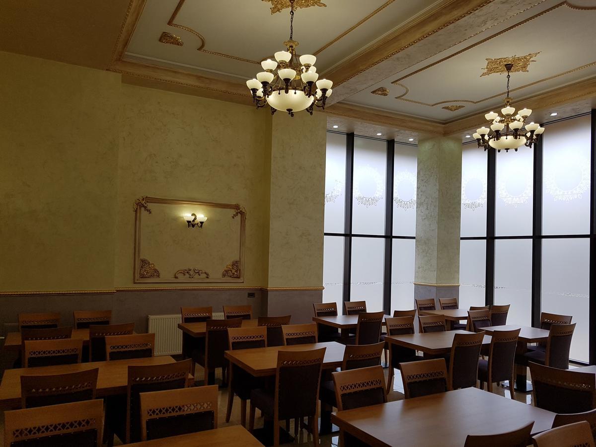Hotel Ildis ยาช ภายนอก รูปภาพ